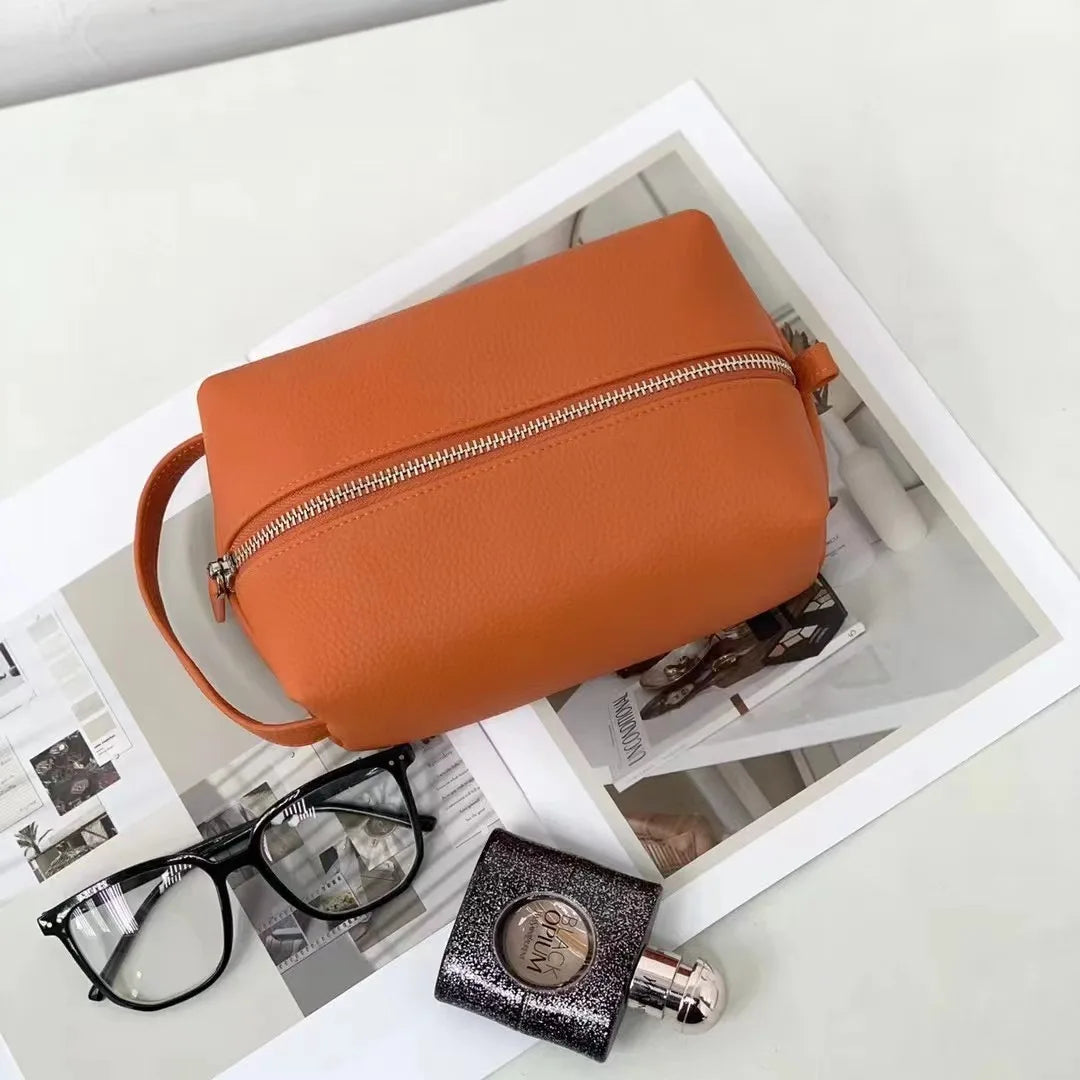 CASSANDRA - Trousse de Toilette Femme en Cuir Vachette Personnalisable