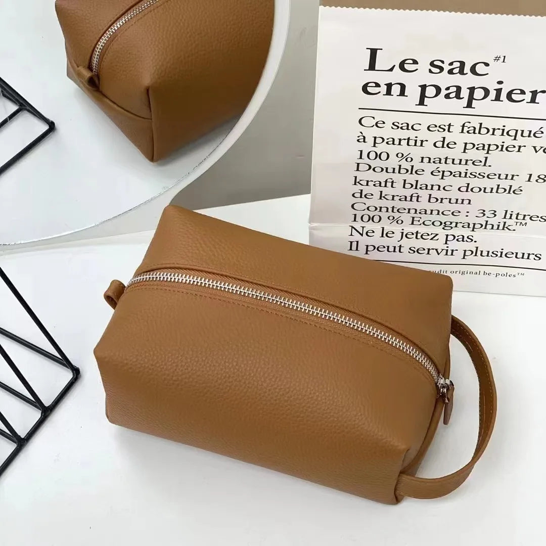 CASSANDRA - Trousse de Toilette Femme en Cuir Vachette Personnalisable