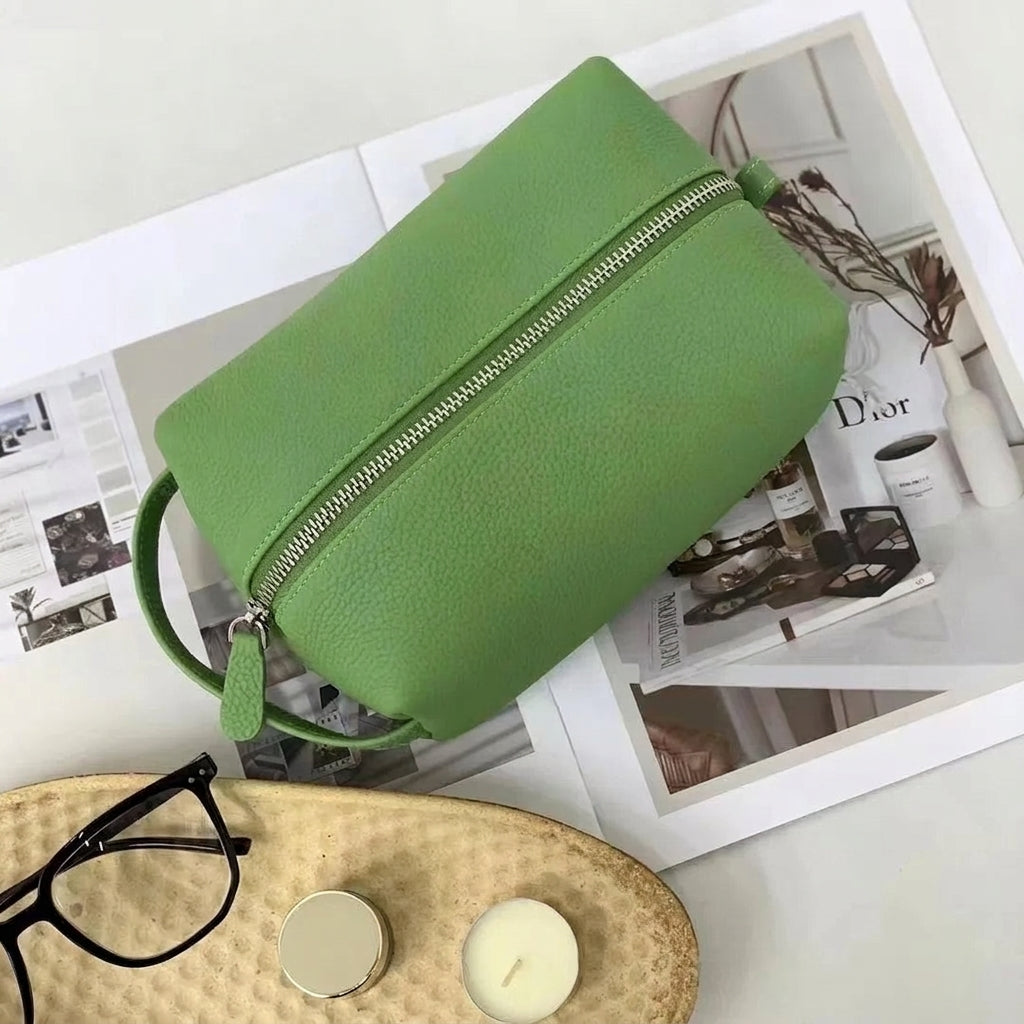 CASSANDRA - Trousse de Toilette Femme en Cuir Vachette Personnalisable