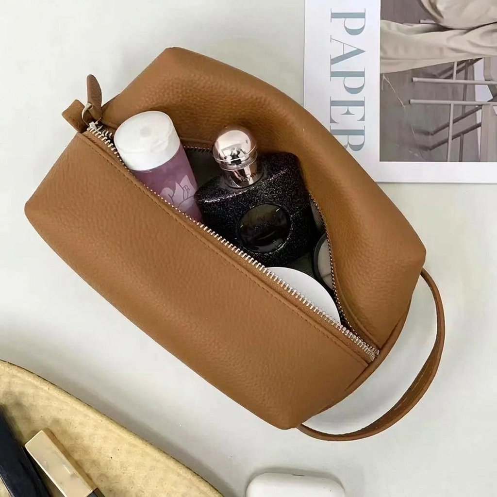 CASSANDRA - Trousse de Toilette Femme en Cuir Vachette Personnalisable