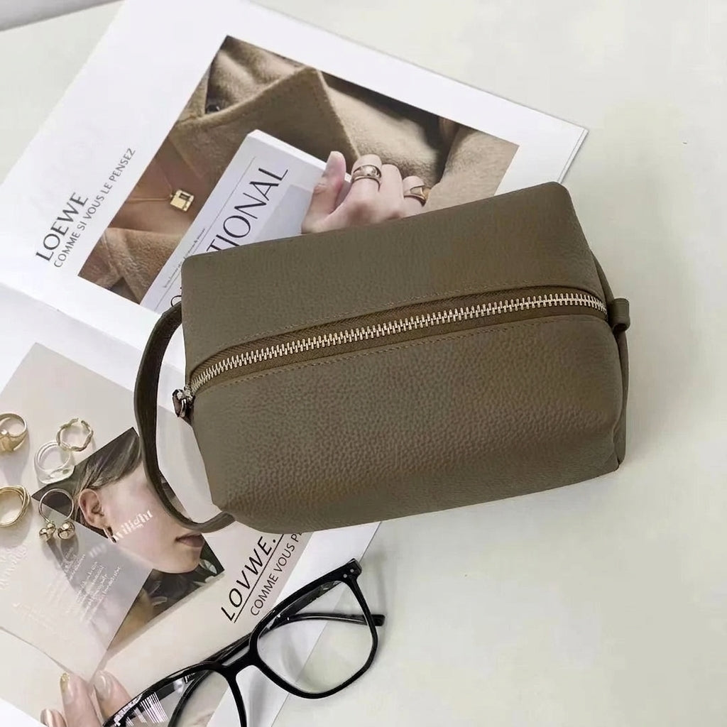 CASSANDRA - Trousse de Toilette Femme en Cuir Vachette Personnalisable