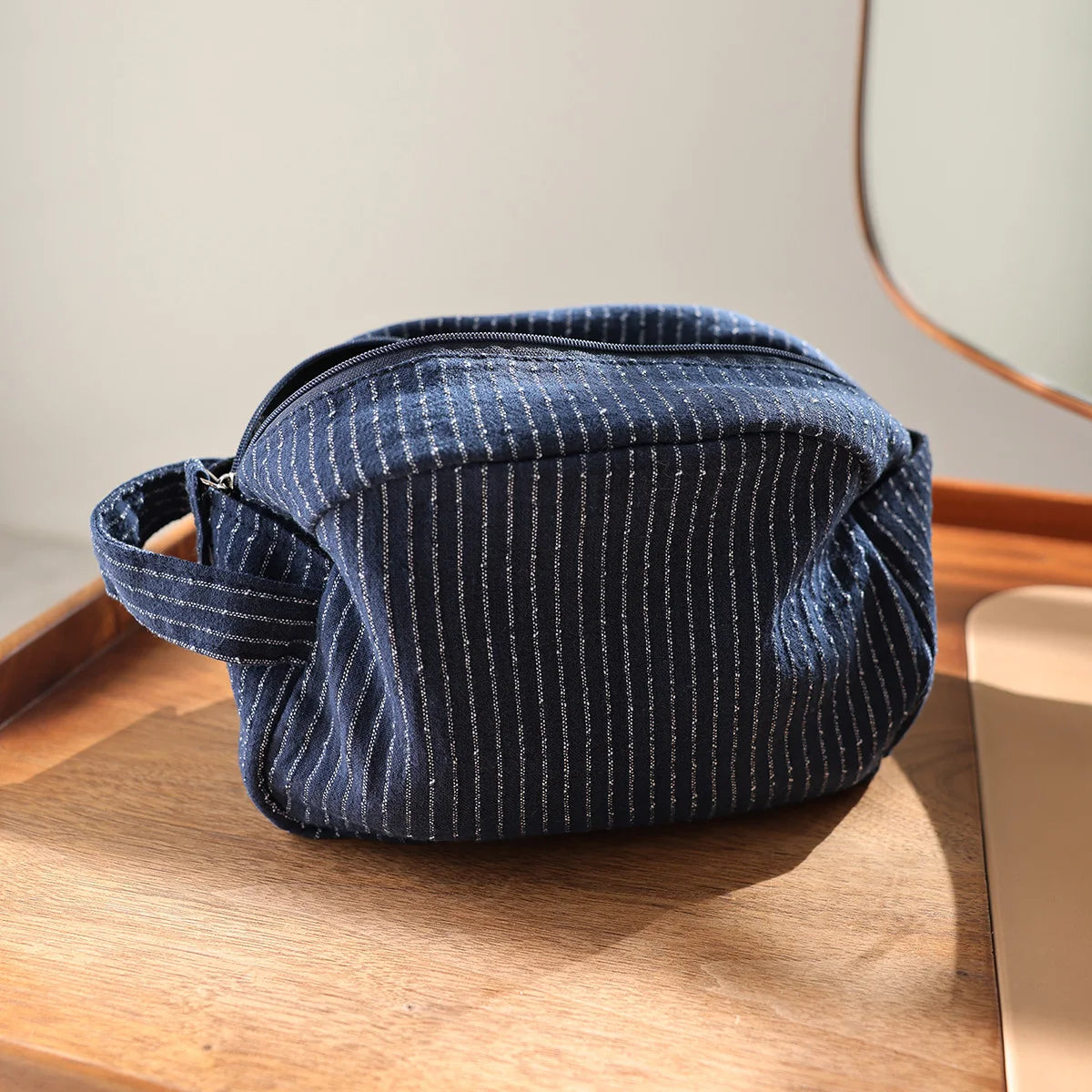 CLIO - Trousse de Toilette Rayée Classique en Toile Élégante