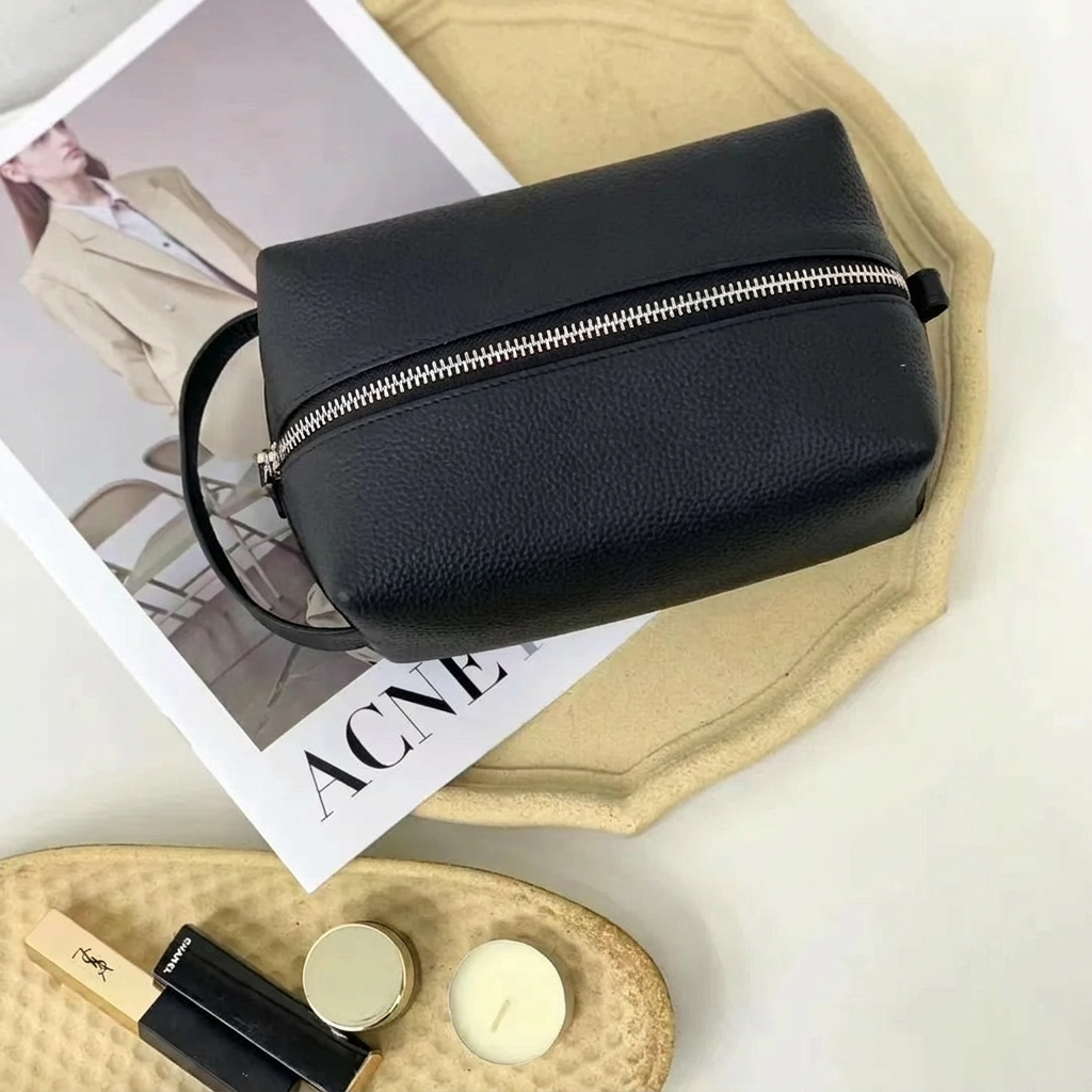 CASSANDRA - Trousse de Toilette Femme en Cuir Vachette Personnalisable
