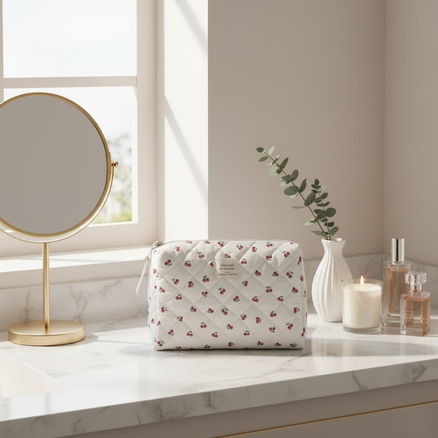 CERELLE – Trousse de toilette matelassée cerises : vue complémentaire