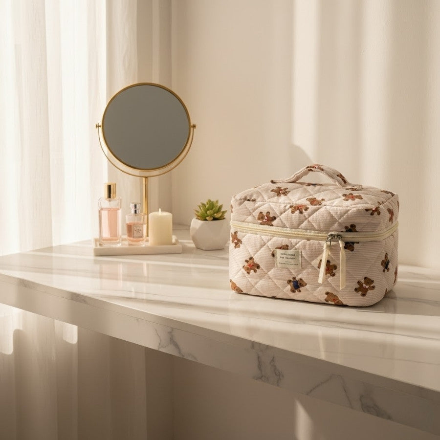 URSA – Vanity trousse de maquillage matelassé à oursons : vue en situation